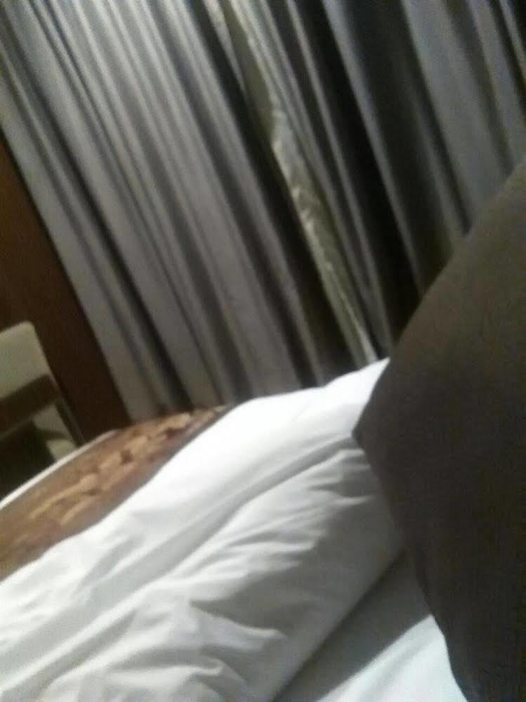 Ehrenburg Hotel Foshan Bagian luar foto
